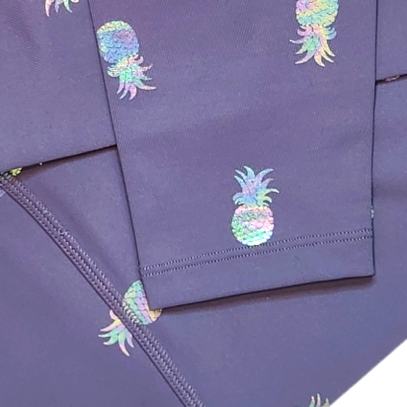BEYOND YOGA NWOT XS PURPLE LEGGINGS WITH SILVER METALLIC PINEAPPLES - Picture 6 of 8